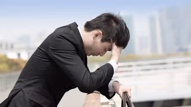 老家拆遷父親分我50萬 丈母娘向我借30萬給小舅子結婚 我回七個字