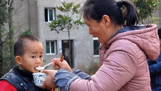 妯娌小學文化 我看不起她 我小產時她送來一鍋湯 我哭成淚人