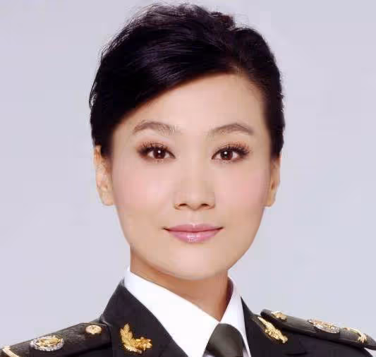 大魔王譚晶:六次為奧運獻唱,巔峰時嫁給院士鄧中翰後,現在如何