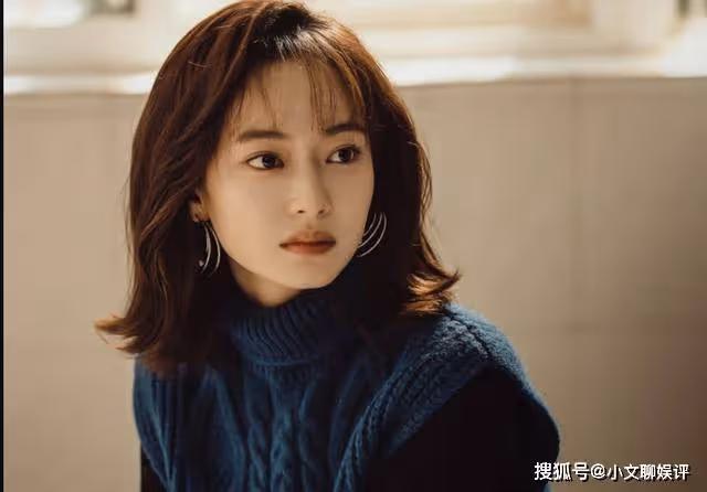 《他是誰》不嫌髒?衛國平暢飲河水的小細節,藏了一個小心機