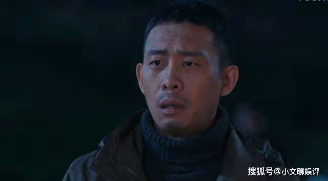 《他是誰》不嫌髒?衛國平暢飲河水的小細節,藏了一個小心機