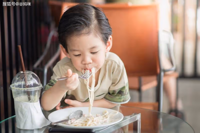 給孩子吃的營養小麵條怎麼選？寶爸寶媽們認準這幾點是關鍵！