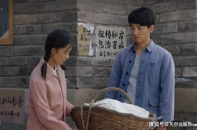 《人生之路》肩不能扛，手不能提，高加林被兩個女人捧成了「廢人」