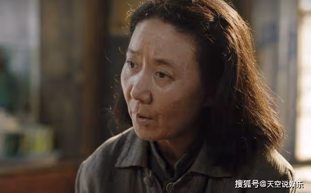 《人生之路》肩不能扛，手不能提，高加林被兩個女人捧成了「廢人」