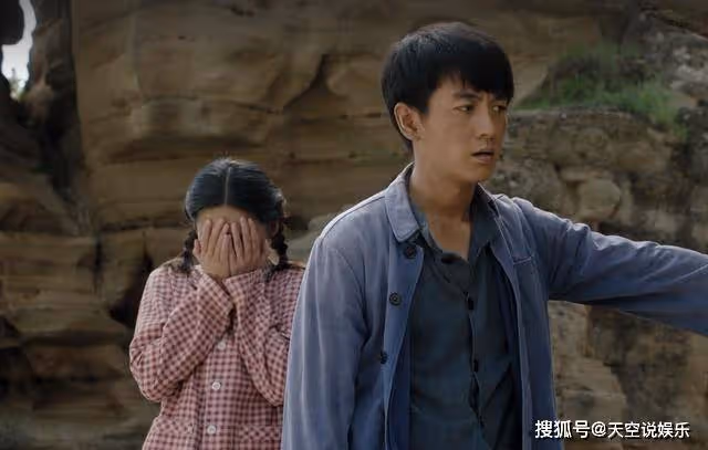《人生之路》肩不能扛，手不能提，高加林被兩個女人捧成了「廢人」