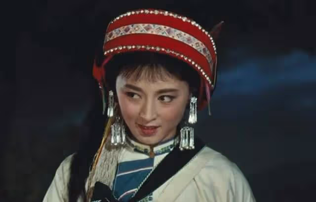 同樣演「脈脈含情」,把王曉棠、王丹鳳和楊麗坤放一起看,差別在哪兒?