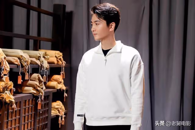沒去微博之夜的陳曉讓很多年輕演員羨慕不來，工作室卻遭粉絲怒懟