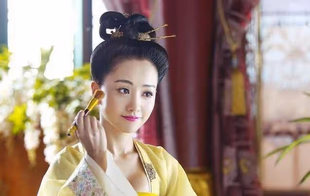 演了21年配角還這麼倔，難怪於媽捧紅了楊冪、趙麗穎，都捧不紅她！