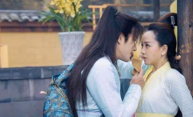 演了21年配角還這麼倔，難怪於媽捧紅了楊冪、趙麗穎，都捧不紅她！
