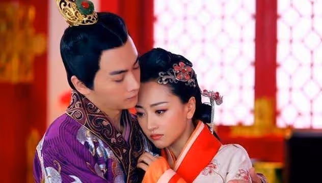 演了21年配角還這麼倔，難怪於媽捧紅了楊冪、趙麗穎，都捧不紅她！