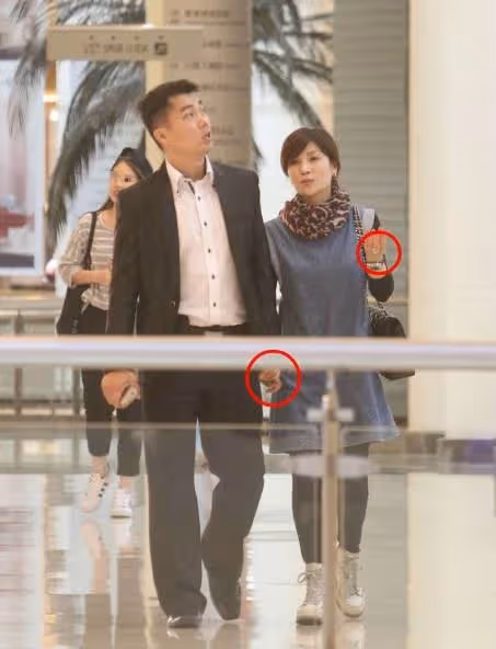 55歲苦情歌后蔡秋鳳自爆：與新加坡「螃蟹王子」交往後，他的生意變成很好，店一家一家開
