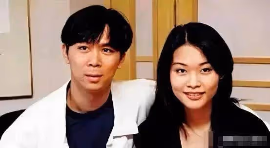 她從年少成名到華語天后，卻因「遇人不淑」光速墜落，許美靜算得上最讓人惋惜的歌手之一