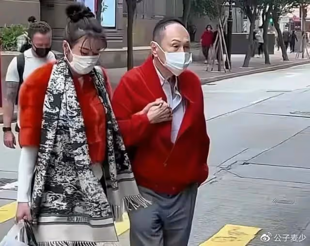 87歲還在泡妞的超級富豪,每年換172個女友,連劉鑾雄都自愧不如
