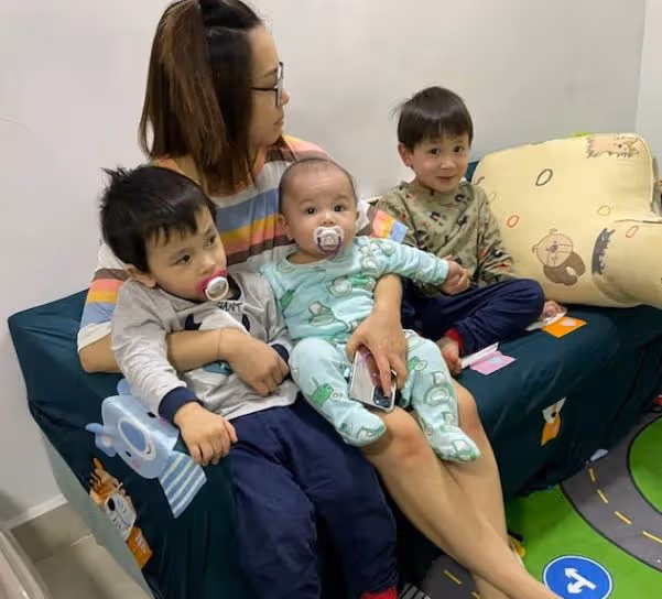 張致恆現身酒吧商演,身形暴漲唱歌漏氣,剛連累前妻帶三子被追債