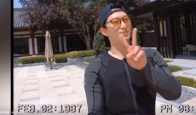 竇驍氣質大變!爆婚訊後首與何超蓮同框,打扮被吐槽像莽村李宏偉