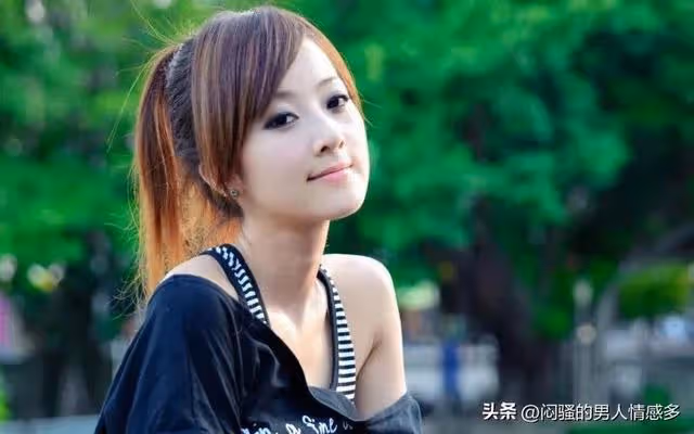 女大學生為&