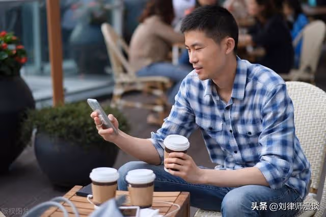 丈夫連續四年向女主播轉帳18萬元,妻子要求女主播返還,法院判了