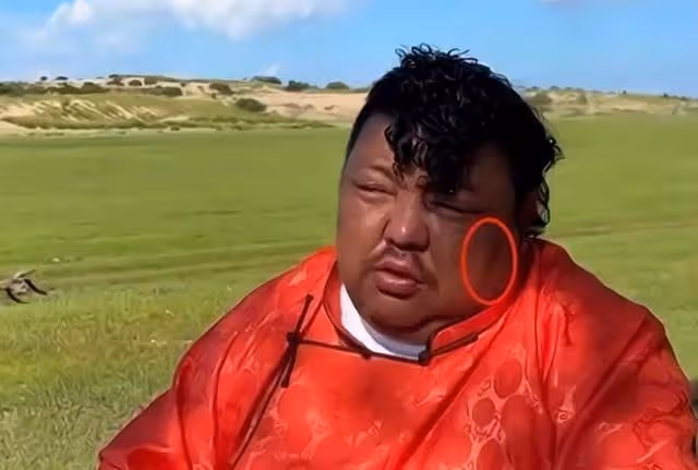 恩克疑似直播吃肉時嘔血,害怕成為下一個泡泡龍,終於吃起了青菜
