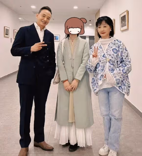 《紅樓夢》演員聚會！鄧婕帶張國立現身，陳曉旭妹妹罕露面氣質好