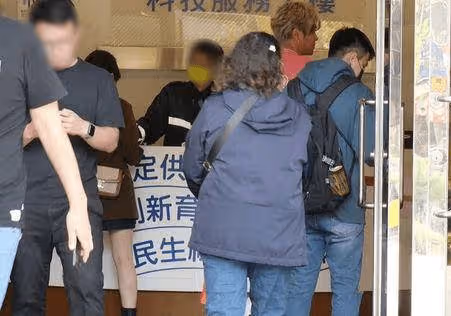 直擊羅志祥「坐改裝豪車」1動作超醒目！ 談續約行程滿到年底