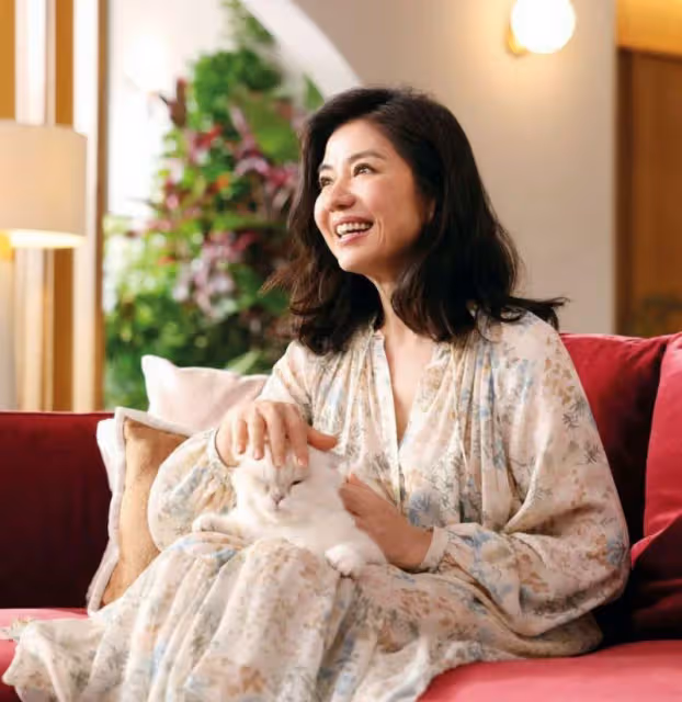 息影31年!一代女神喪夫後「獨居香港清幽生活」 「悄悄現蹤台北」大嗑火鍋模樣超凍齡
