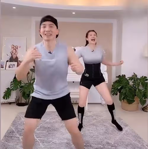 劉畊宏:熱度已過,穿奇裝異服拚命吸引流量,卻越發尷尬