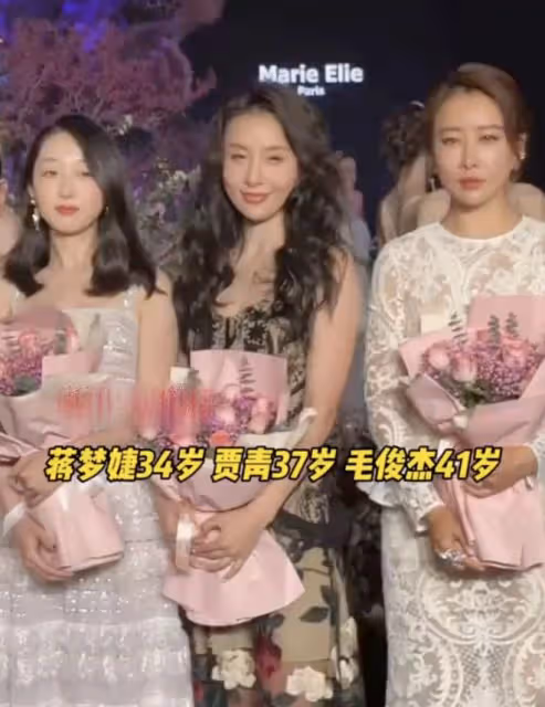 55歲伊能靜現身活動,不輸郭富城35歲嬌妻方媛,比34歲蔣夢婕還美
