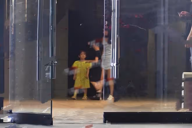 杜江霍思燕一家三口現身,疑似嗯哼親妹妹再出鏡,露正臉超像嗯哼