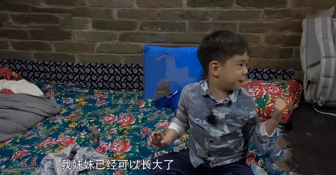 杜江霍思燕一家三口現身，疑似嗯哼親妹妹再出鏡，露正臉超像嗯哼