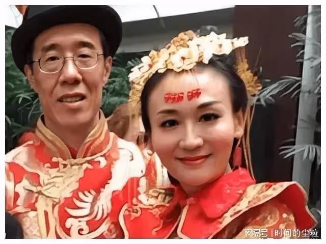 原央視女主持曹晴:事業期嫁大款,婚後在美受虐,自稱死都不回國