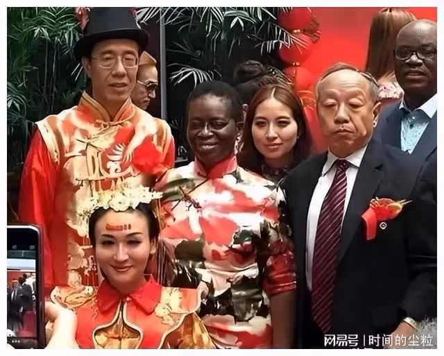 原央視女主持曹晴:事業期嫁大款,婚後在美受虐,自稱死都不回國