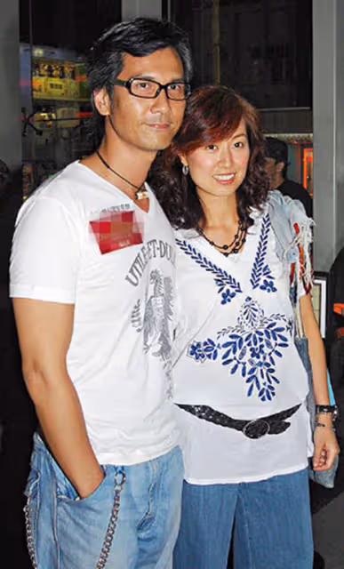 58歲陳啟泰帶妻子回內地,與張文慈聚會心情好,婚後無子女仍恩愛