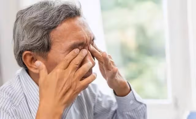 獨居老人管兒子借600看病,兒子直接轉來6000後怒斥:別老麻煩我