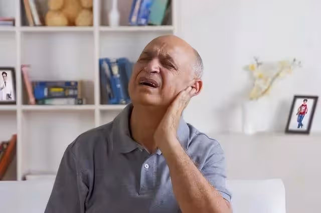 獨居老人管兒子借600看病,兒子直接轉來6000後怒斥:別老麻煩我
