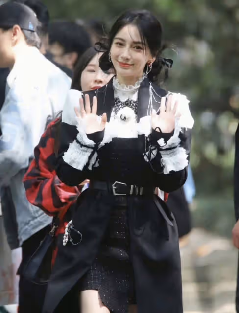 《奔跑吧》路透曝光,baby和男閨蜜張大大開心比心,不受前夫合照影響