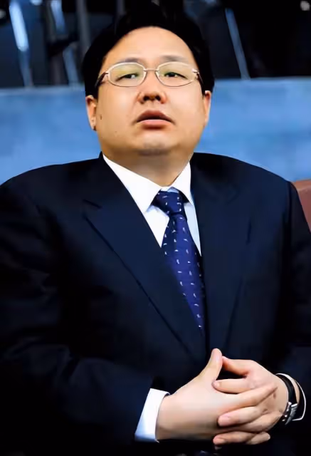 億萬富豪徐明:獄中病逝8年,明星妻子田海蓉和女兒如何了?