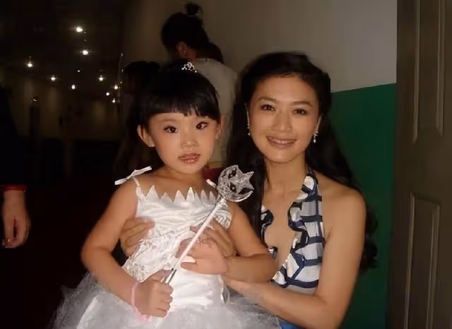 億萬富豪徐明:獄中病逝8年,明星妻子田海蓉和女兒如何了?