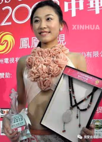 恭喜！TVB「百億豪門少奶」女星宣布再有喜！老公年長25歲！與同齡繼女相處融洽