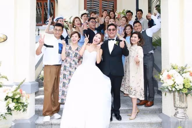 恭喜!TVB「百億豪門少奶」女星宣布再有喜!老公年長25歲!與同齡繼女相處融洽