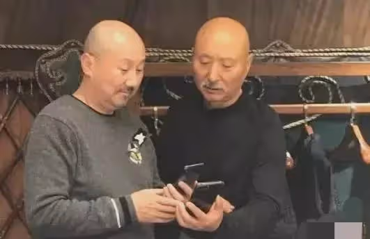 騰格爾給陳佩斯打電話:今晚來我家喝酒,不來就別想認我這個兄弟