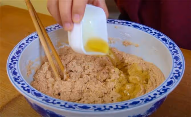 改良版年糕做法，步驟更簡單，口感爽滑軟糯，煎煮炸炒樣樣都行