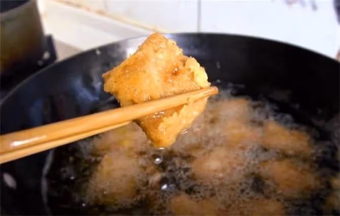 改良版年糕做法，步驟更簡單，口感爽滑軟糯，煎煮炸炒樣樣都行