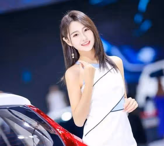 蘇寧與春曉同框，蘇寧明顯被比下去，車模一姐位置不保