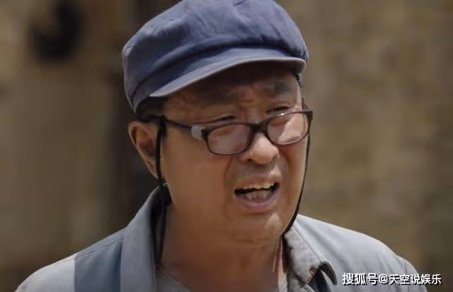 《人生之路》高加林棄文從商，成富豪的他給全村人買禮物