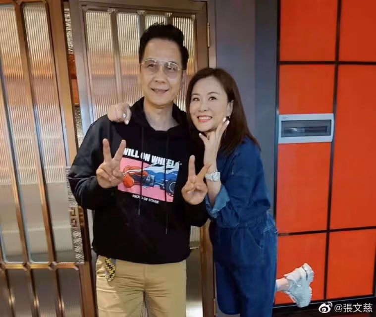 回憶殺！陳啟泰夫婦與張文慈齊聚內地，億萬網紅富翁罕露面