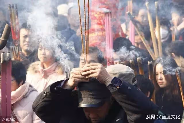 不需要花錢買，經常燒三種香的人「福報越積越多」如果「你最近正遇不順」不妨去試一試！