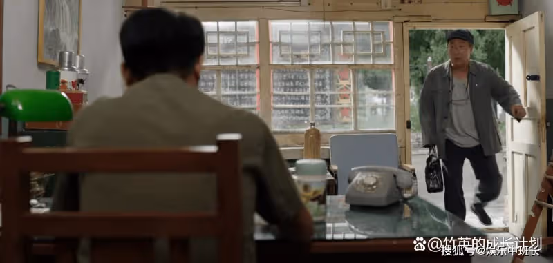 《人生之路》十年後重看高加林放棄復讀，才懂為人父母不易