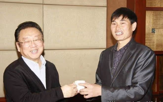 大衣哥向蔣大為道歉，曝師徒恩怨真相，稱被人挑撥離間與他無關