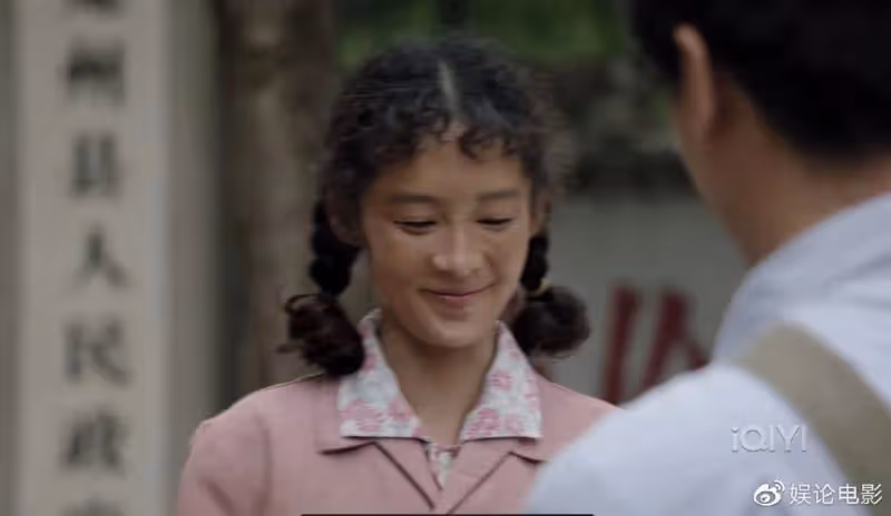 《人生之路》收視率奪冠，李沁誇獎陳曉的表演自然，李沁扮丑值得