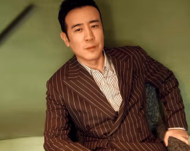 51歲於和偉逛超市被偶遇，病癒後精神奕奕狀態好，打扮時髦似小伙